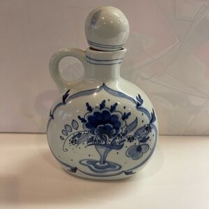 Blue Cobalt.  El Louvre S.A. Curaçao.  “346”
Windmill. Blue/white flower.